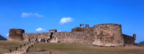 Travelers visit Puerto Plata's fort